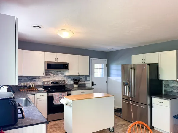 $305,000 | 553 Hilltop Drive, Staunton, VA 24401