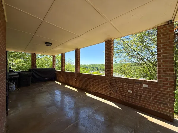 $305,000 | 553 Hilltop Drive, Staunton, VA 24401