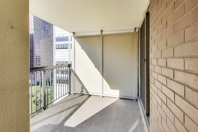 $250,000 | 201 East Chestnut Street, Unit 19F, Chicago, IL 60611