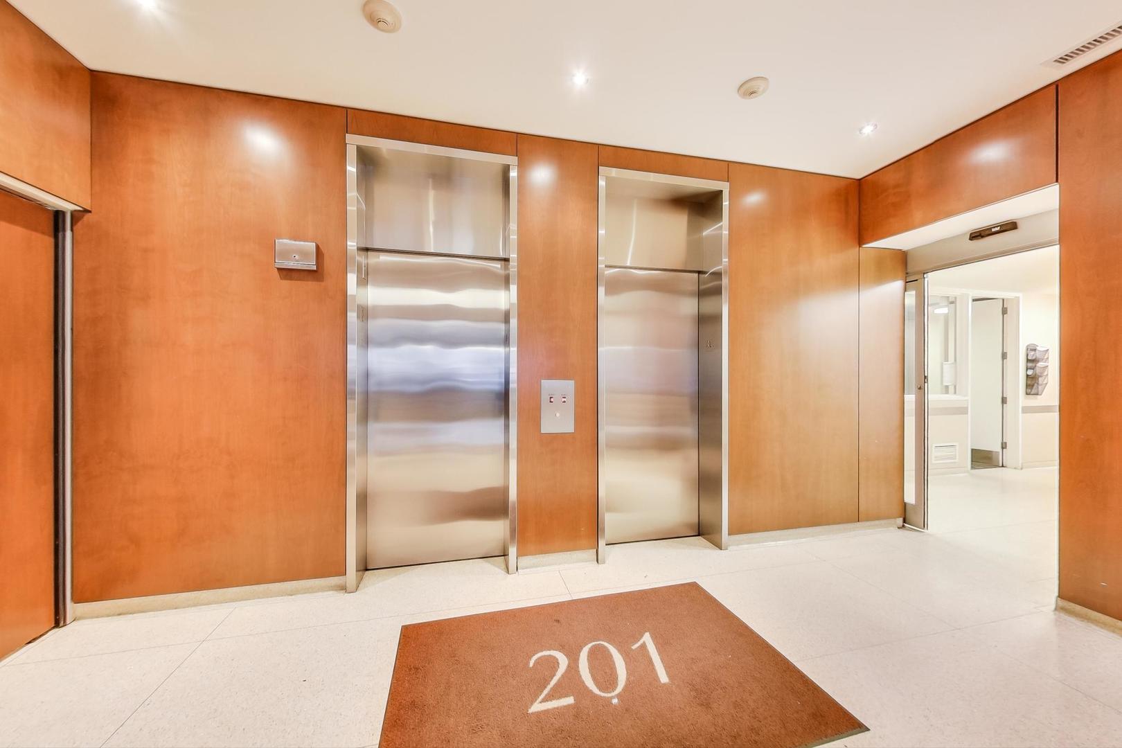 201 East Chestnut Street, Unit 19F Chicago, IL 60611 - Photo 20 of 36