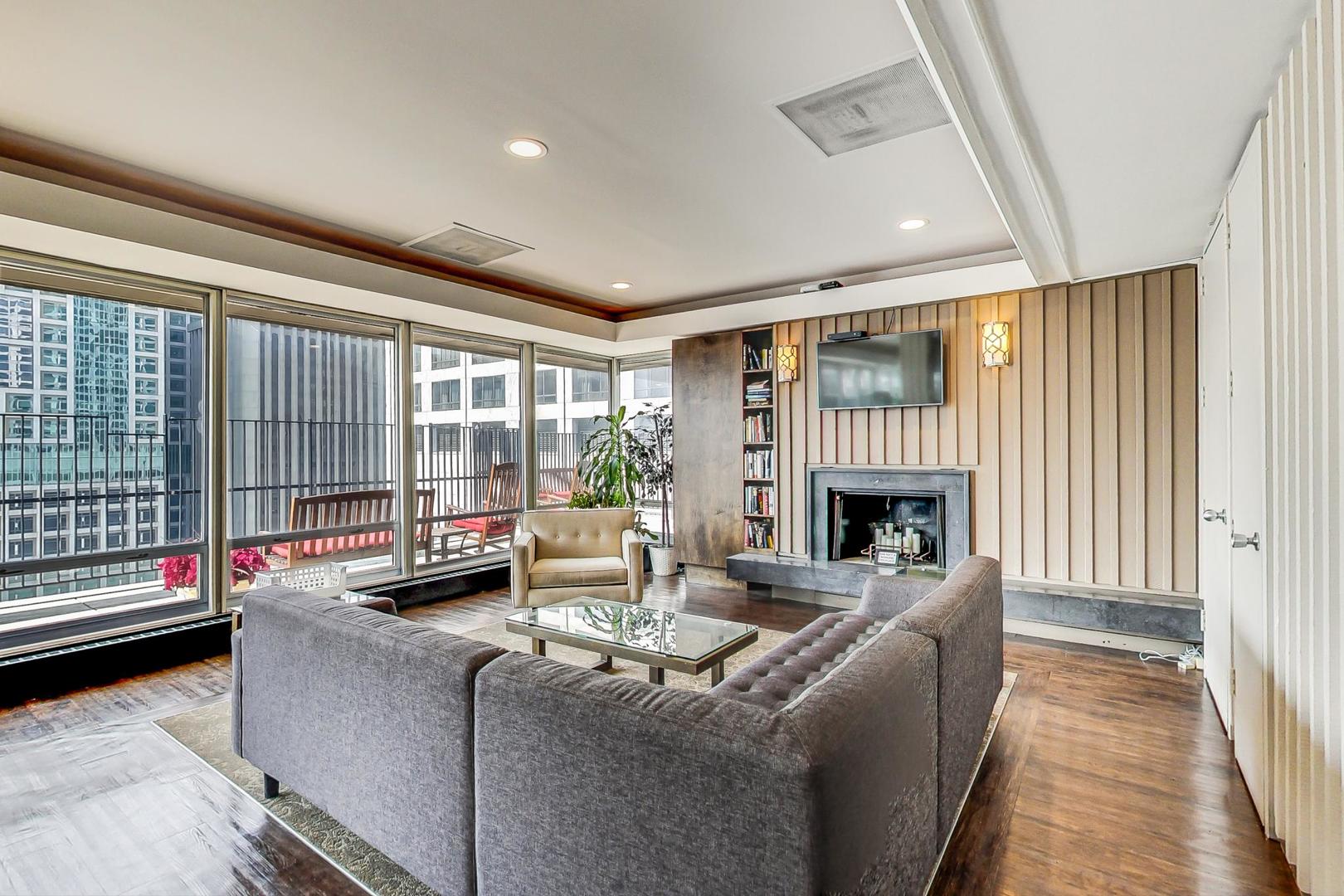 201 East Chestnut Street, Unit 19F Chicago, IL 60611 - Photo 24 of 36