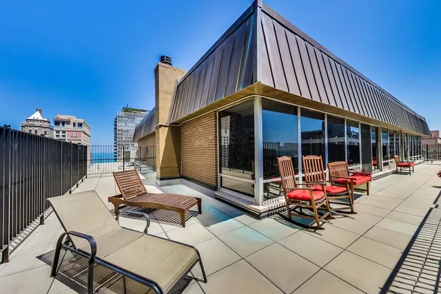 $250,000 | 201 East Chestnut Street, Unit 19F, Chicago, IL 60611