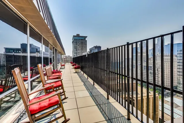 $250,000 | 201 East Chestnut Street, Unit 19F, Chicago, IL 60611