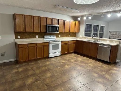 $2,225 | 9328 Goldenview Drive, Fort Worth, TX 76244