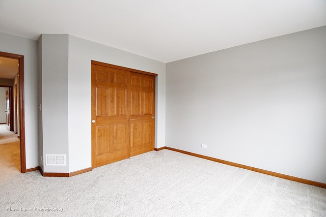 427 Acushnet Street Elgin, IL 60124 - Photo 19 of 26 a view of an empty room