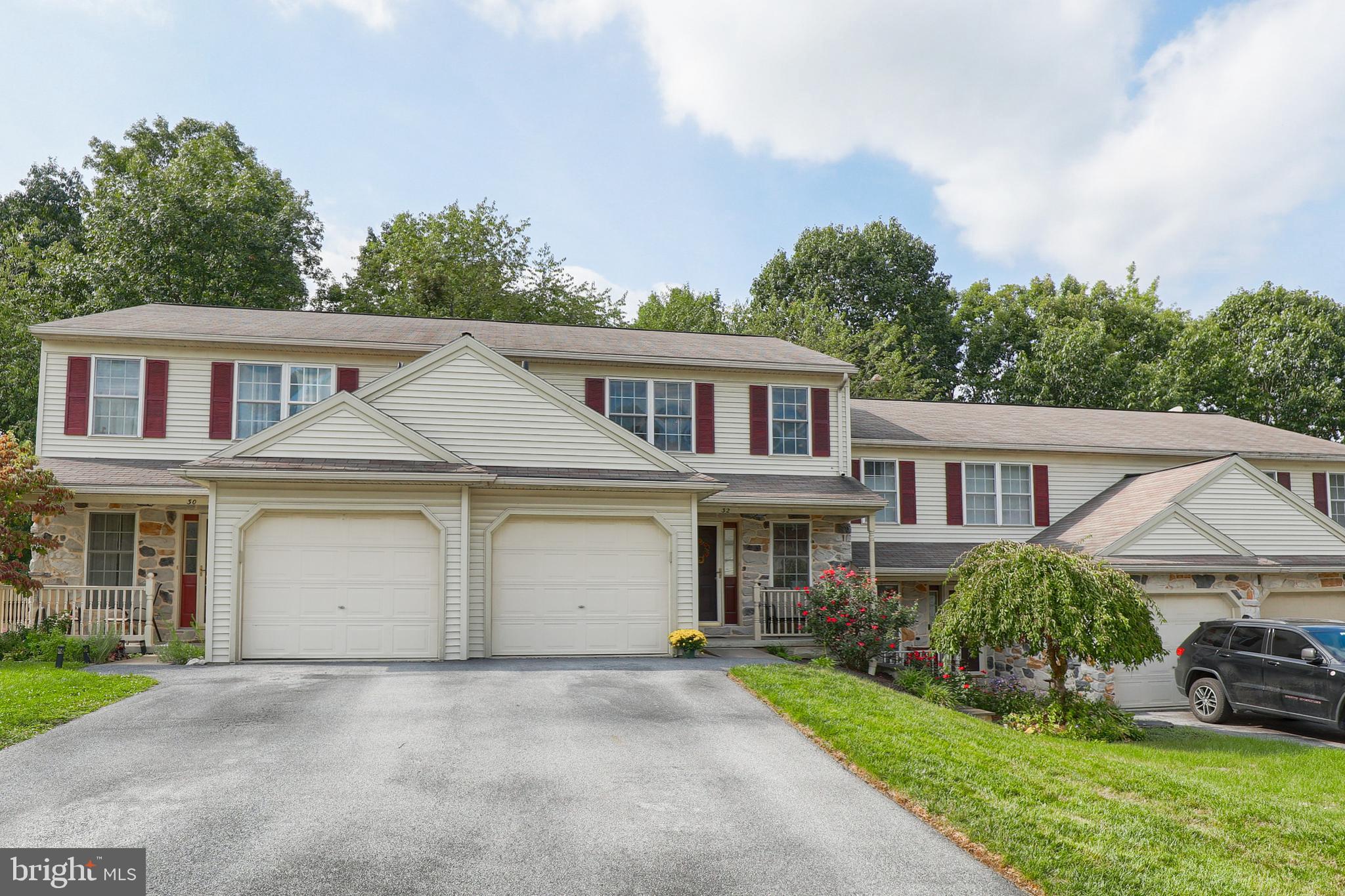32 Heron Road Lititz, PA 17543 - Photo 2 of 28
