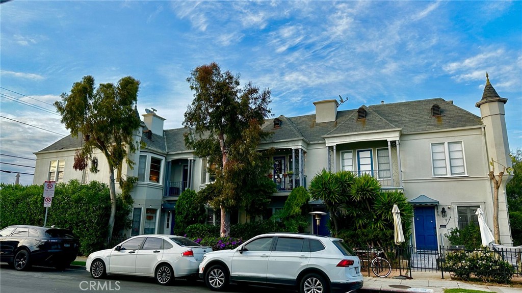 a view of cars parked in front of a building