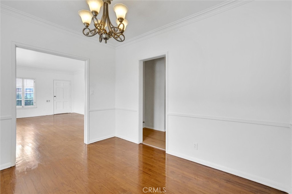 515 Rose Avenue Venice, CA 90291 - Photo 20 of 49 a view of livingroom with hardwood floor