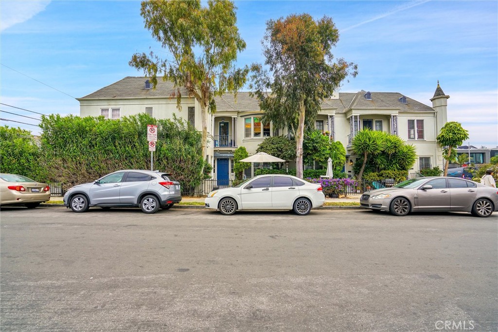 515 Rose Avenue Venice, CA 90291 - Photo 2 of 49 a view of a cars parked in front of a house