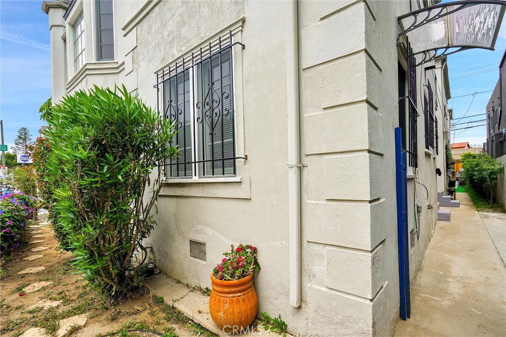 515 Rose Avenue Venice, CA 90291 - Photo 37 of 49 a house view with a outdoor space