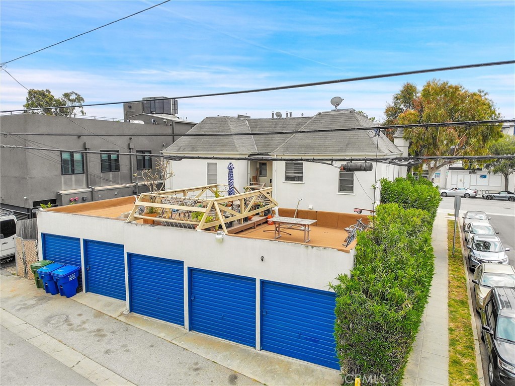 515 Rose Avenue Venice, CA 90291 - Photo 48 of 49 a view of house with outdoor space