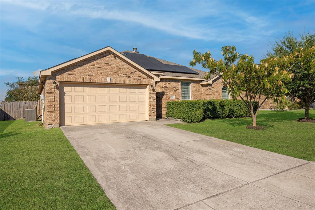 324 Meadow Ridge Drive Anna, TX 75409 - Photo 3 of 32 This 4 bedroom, 2 bath home is ready for new owners!