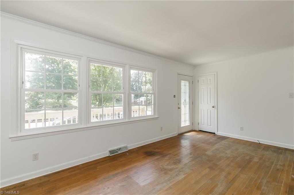 910 Sycamore Road Graham, NC 27253 - Photo 2 of 22 Gallery Image 2