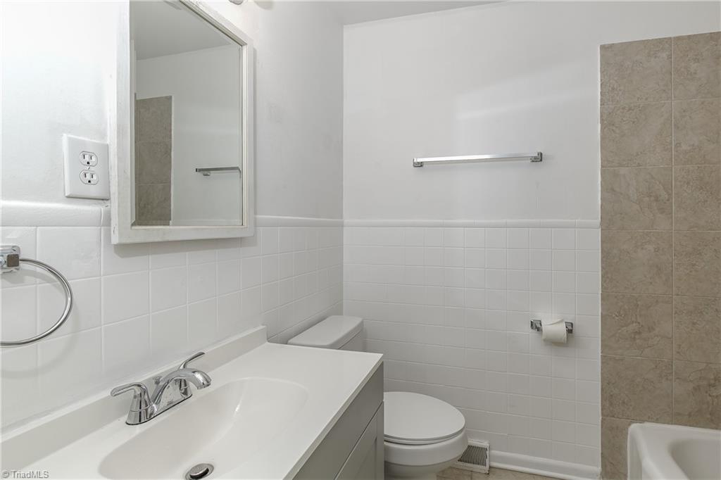 910 Sycamore Road Graham, NC 27253 - Photo 12 of 22 Gallery Image 12