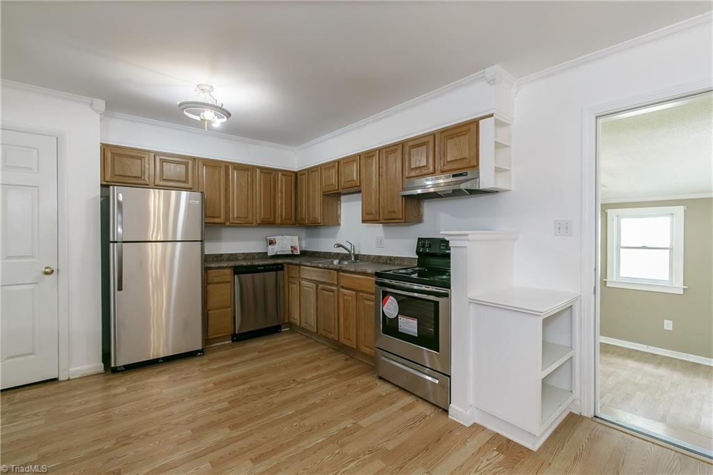 910 Sycamore Road Graham, NC 27253 - Photo 3 of 22 Gallery Image 3