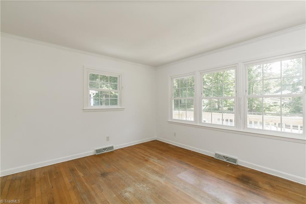 910 Sycamore Road Graham, NC 27253 - Photo 4 of 22 Gallery Image 4