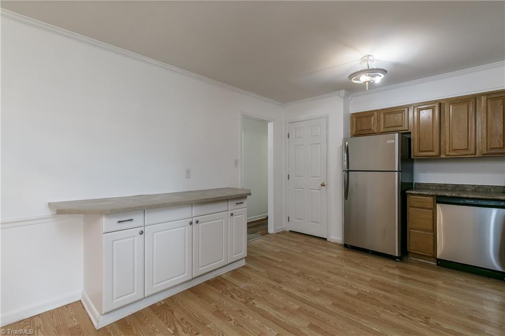 910 Sycamore Road Graham, NC 27253 - Photo 5 of 22 Gallery Image 5