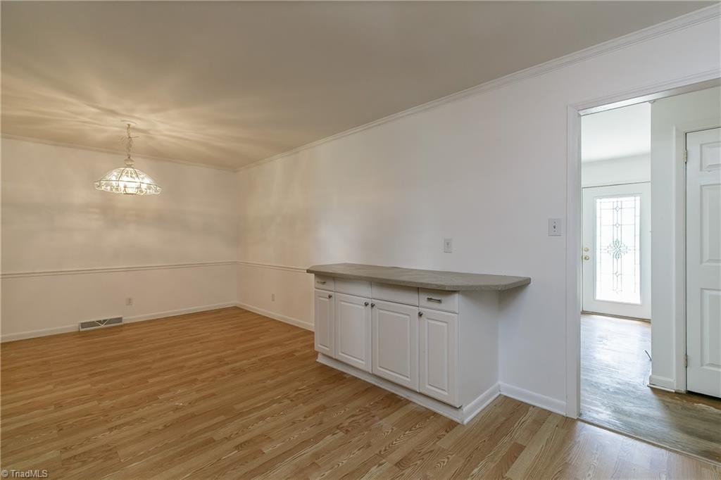 910 Sycamore Road Graham, NC 27253 - Photo 6 of 22 Gallery Image 6