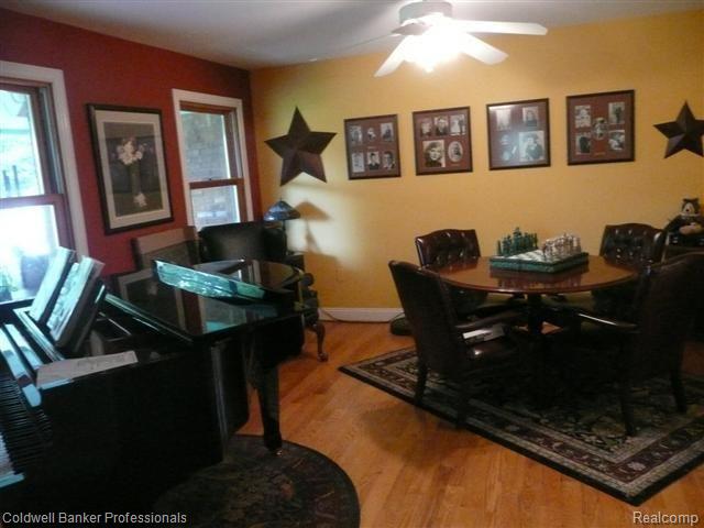 6260 Shappie Road Clarkston, MI 48348 - Photo 10 of 25 Dining again