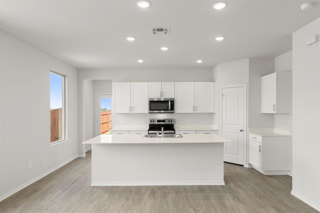 14. 1609 Potomac - Kitchen