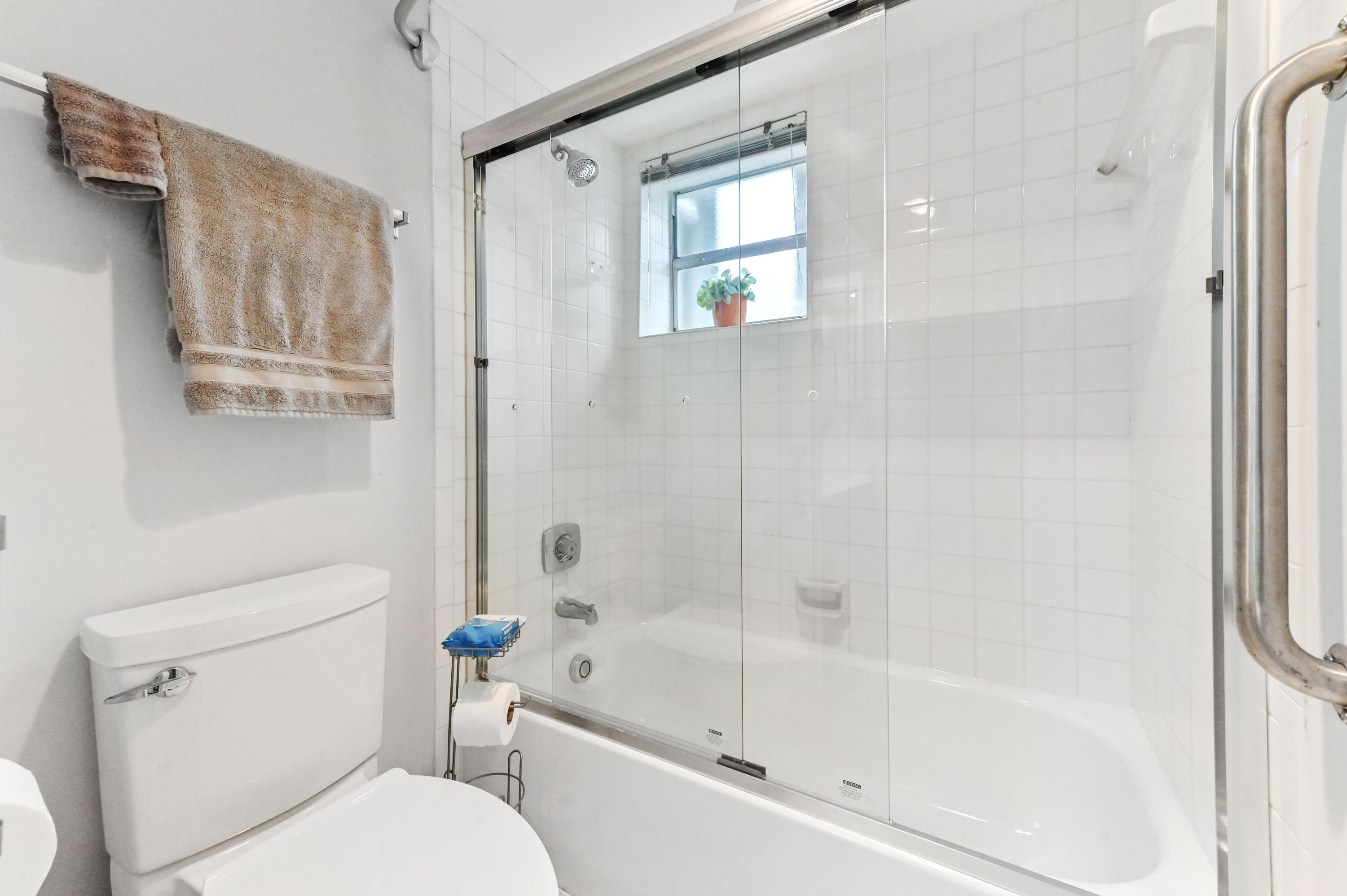 6768 10th Avenue North, Unit 316 Lake Worth, FL 33467 - Photo 22 of 38 a bathroom with a bathtub and a shower