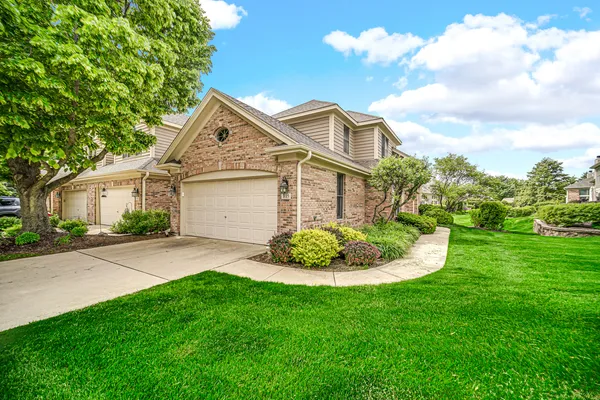 $435,000 | 815 King Henry Lane, St. Charles, IL 60174