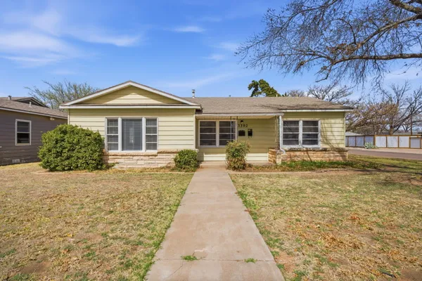 $1,500 | 3302 28th Street, Unit FRONT, Lubbock, TX 79410
