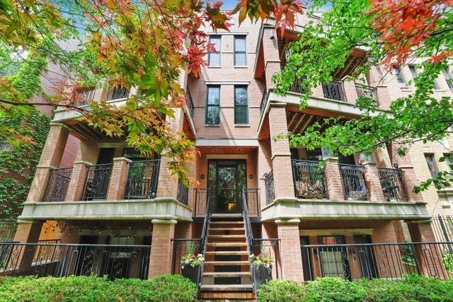 4730 North Malden Street, Unit 3 Chicago, IL 60640 - Photo 1 of 25 front view of a building