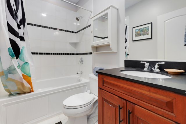 4730 North Malden Street, Unit 3 Chicago, IL 60640 - Photo 20 of 25 a bathroom with a sink a toilet and a bathtub