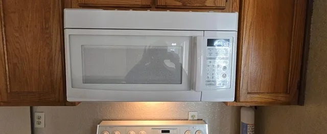 $750 | 9811 Walnut Street, Unit 301, Dallas, TX 75243