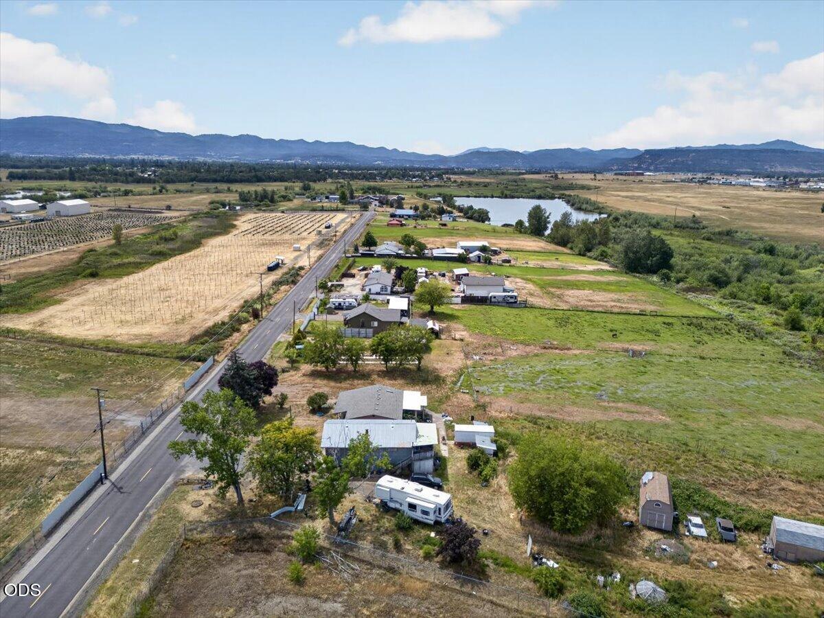 1745 East Gregory Road Central Point, OR 97502 - Photo 18 of 19