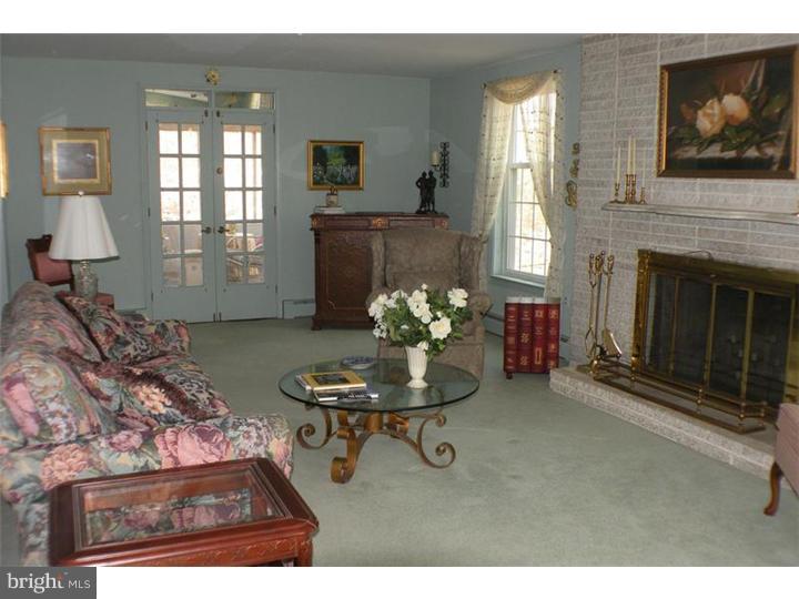 4910 Edgewood Road Doylestown, PA 18902 - Photo 4 of 13 Living Room