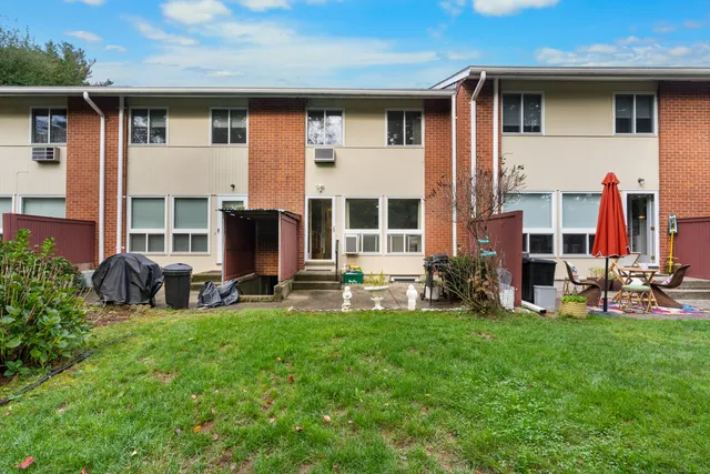 $155,000 | 248 Centerbrook Road, Hamden, CT 06518