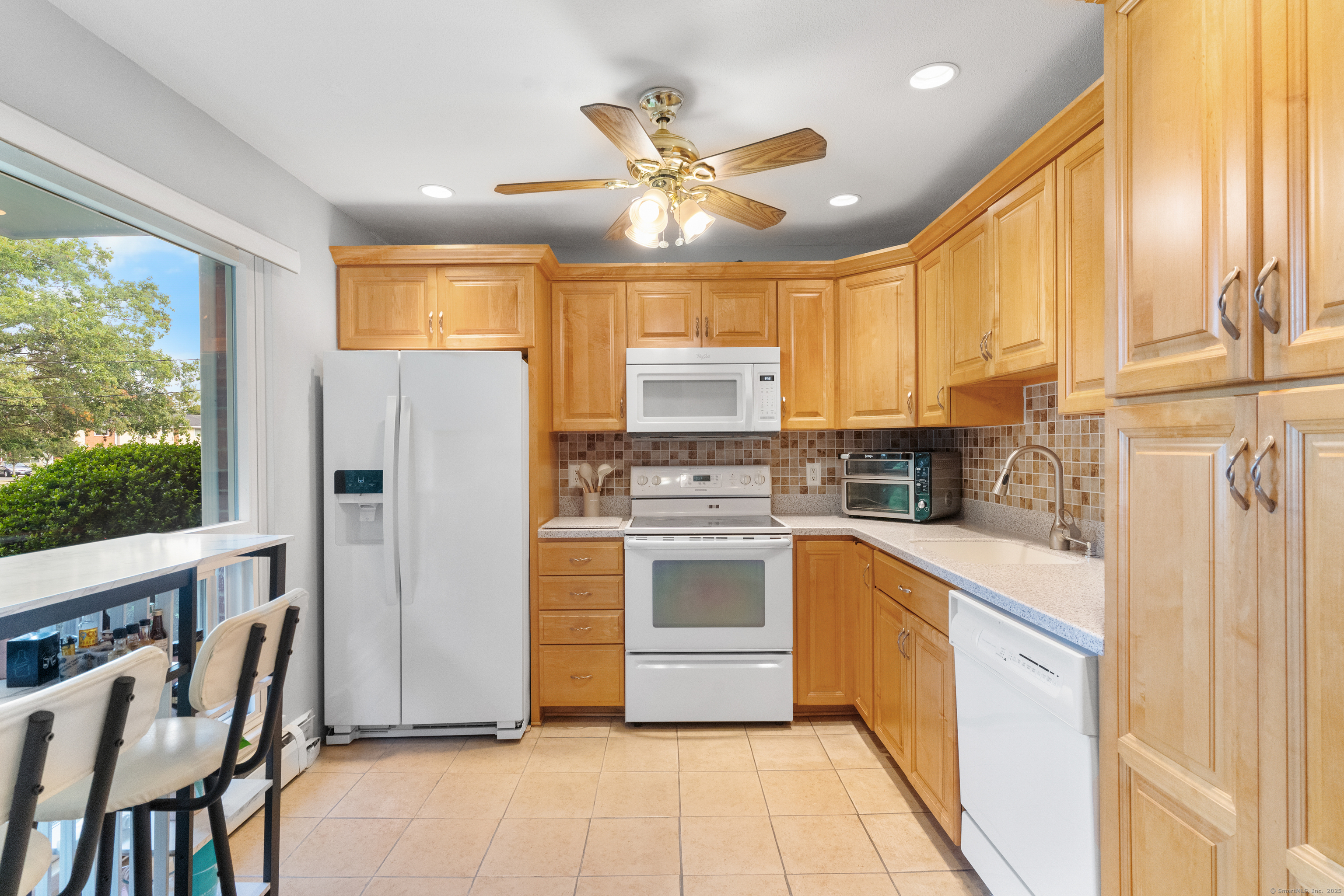 248 Centerbrook Road Hamden, CT 06518 - Photo 3 of 30