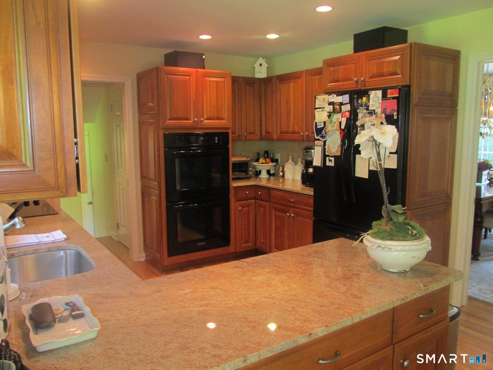 47 Barringer Road Darien, CT 06820 - Photo 7 of 37