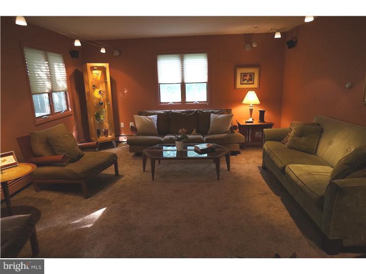 1074 Eagle Road Huntingdon Valley, PA 19006 - Photo 14 of 25 Living Room