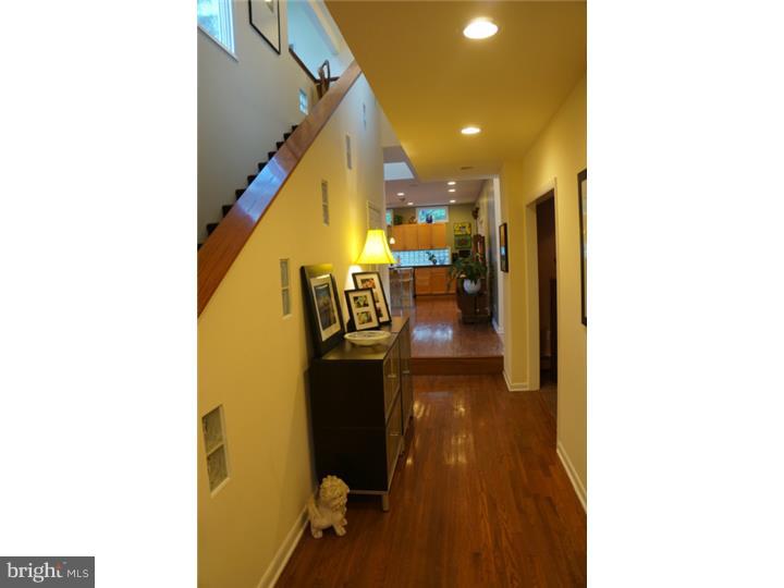 1074 Eagle Road Huntingdon Valley, PA 19006 - Photo 4 of 25 Hallway