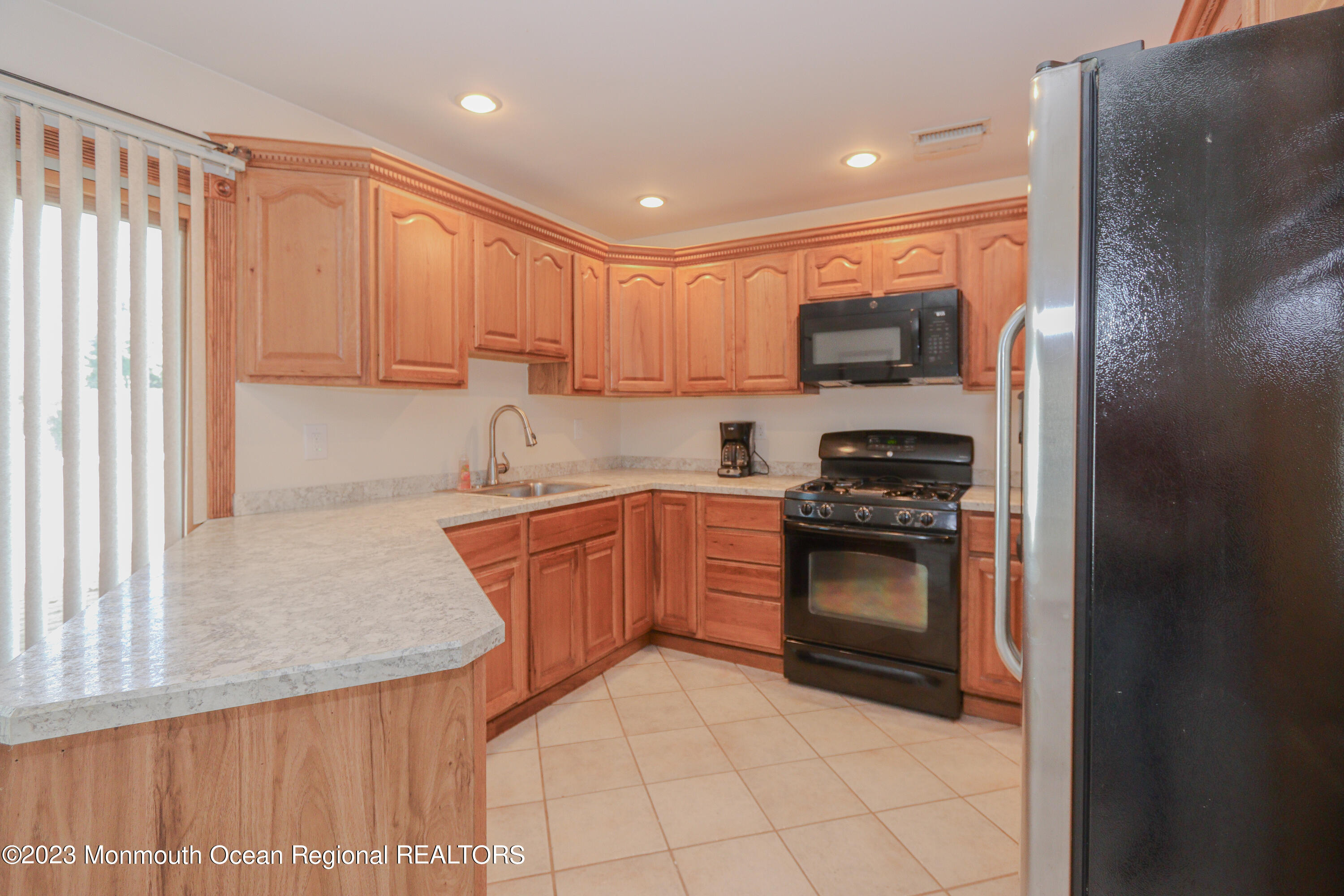 208 Birch Road Tuckerton, NJ 08087 - Photo 3 of 40 IMG_8373