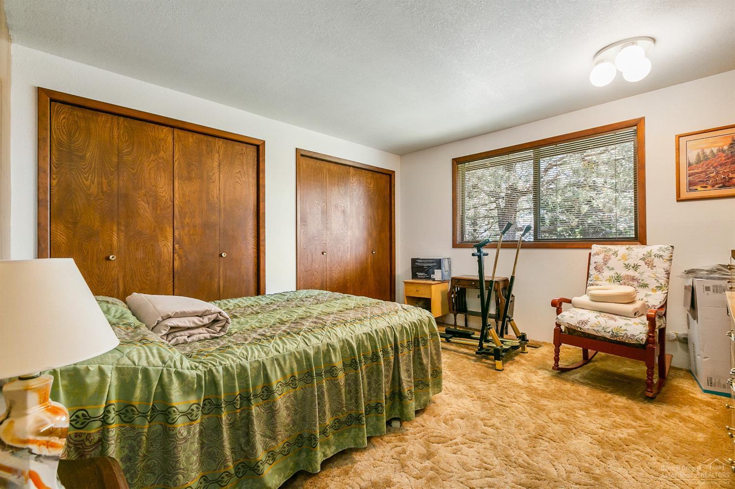 63236 Overtree Road Bend, OR 97701 - Photo 21 of 23 a bedroom with a bed and a window