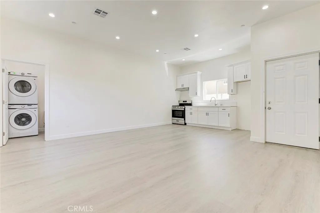 7044 Greeley Street, Unit 2 Tujunga, CA 91042 - Photo 3 of 20