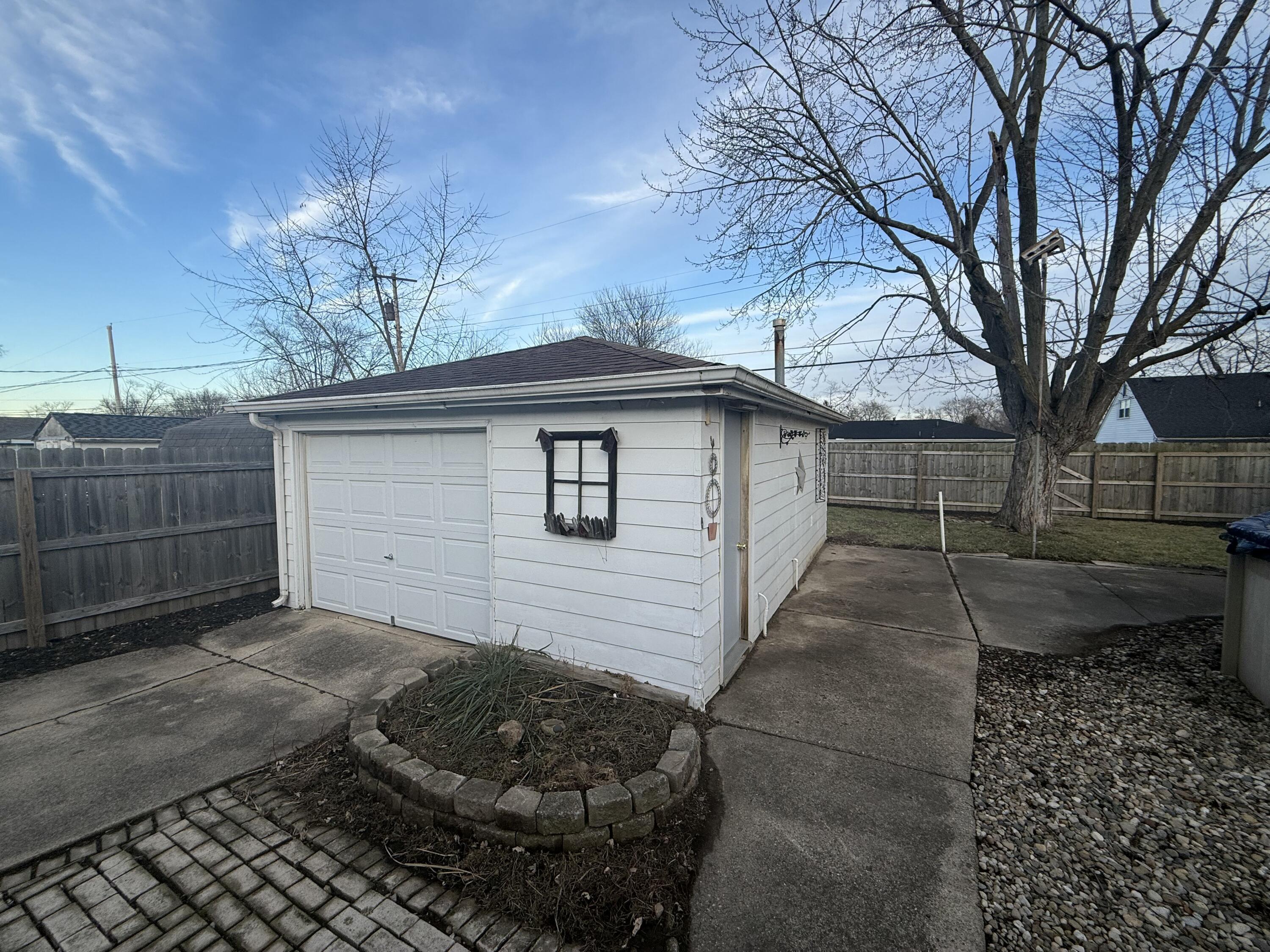 733-1 Imperial Road Valparaiso, IN 46385 - Photo 15 of 16 a backyard of a house
