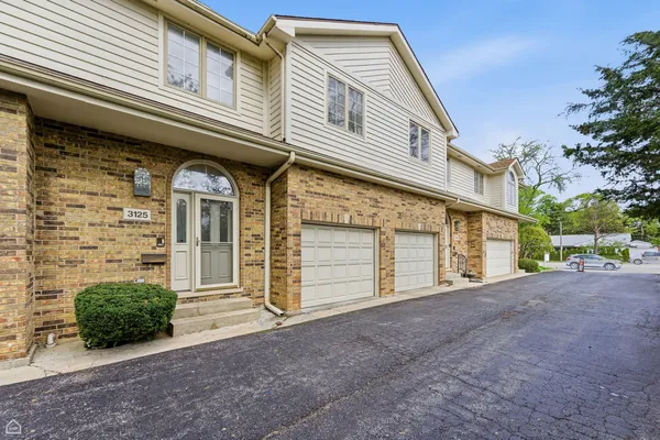 $3,900 | 3125 Lake Avenue, Wilmette, IL 60091