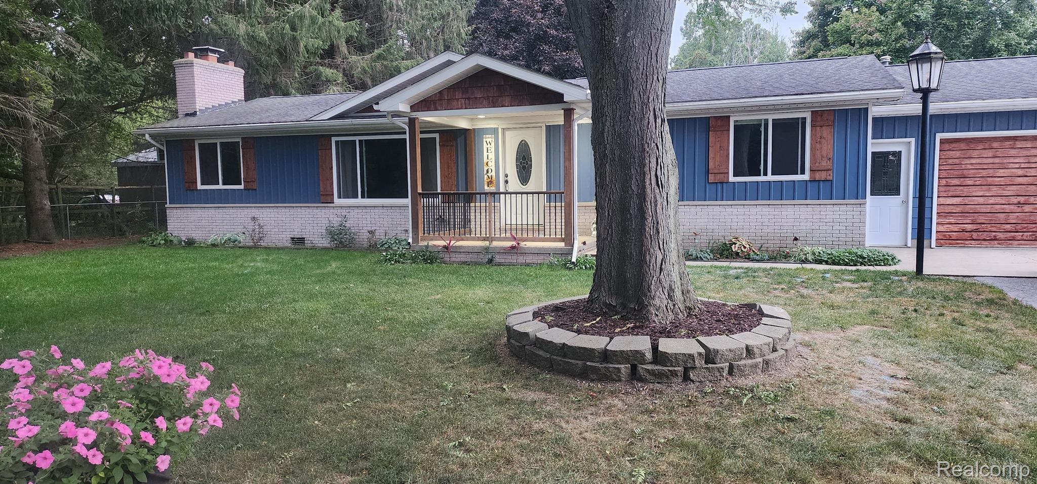7376 Lakeshore Road Lexington, MI 48450 - Photo 2 of 27 Gallery Image 2