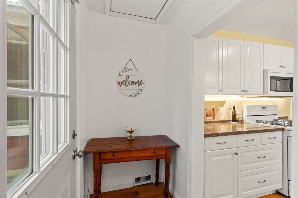 30 Stonebridge Road Wayland, MA 01778 - Photo 3 of 33