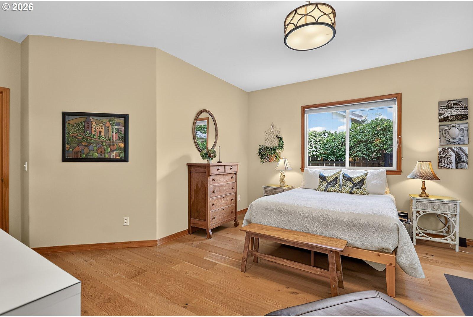 1663 5th Street Hood River, OR 97031 - Photo 31 of 47 Bedroom, Owner's Suite
