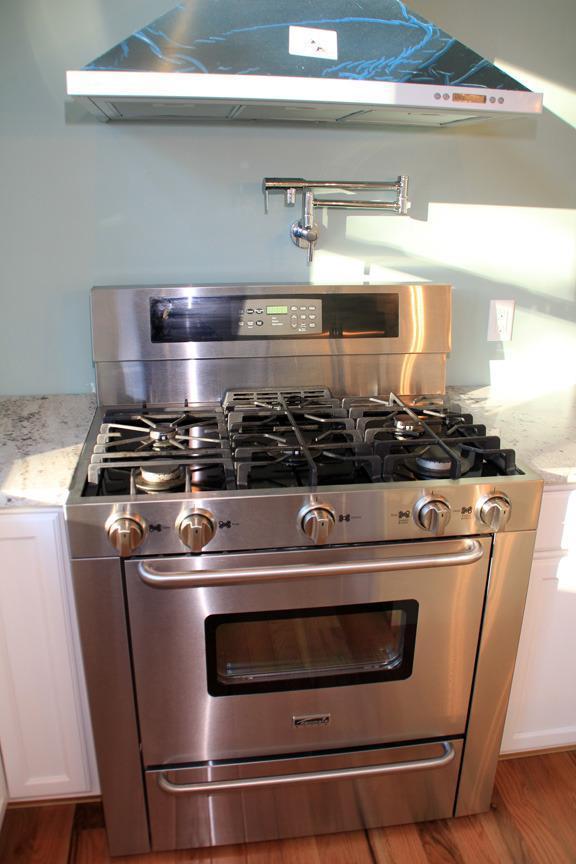 173 Sandy Beach Road Plymouth, MA 02360 - Photo 9 of 35 a stove top oven sitting inside of a kitchen