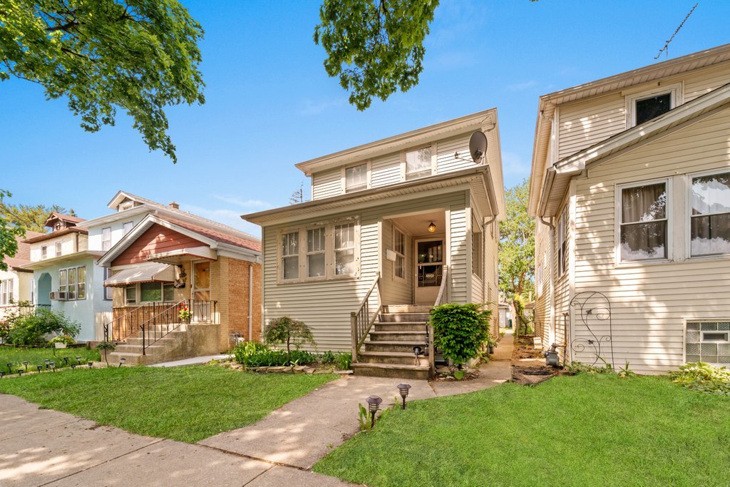 1224 Grove Avenue Berwyn, IL 60402 - Photo 2 of 23 a view of a house with a yard