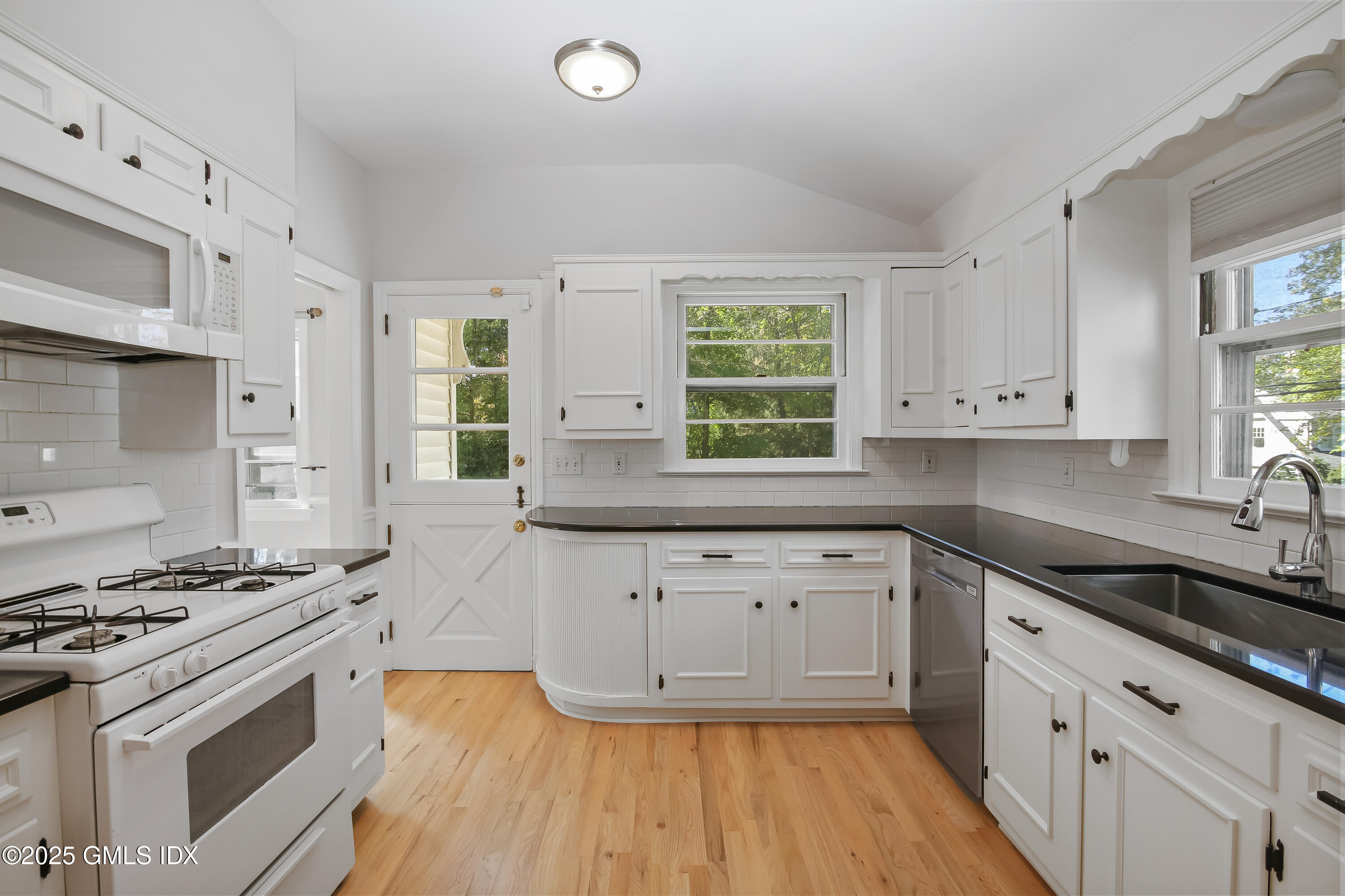 84 Indian Field Road Greenwich, CT 06830 - Photo 20 of 40 19-print-84-indian-field-rd