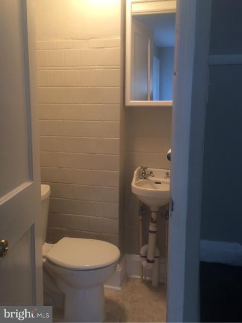 4101 Roland View Avenue Baltimore, MD 21215 - Photo 5 of 13 Bath