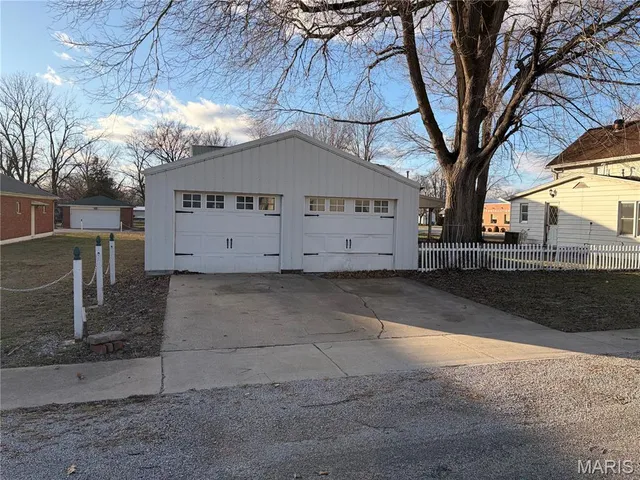 $64,900 | 105 College Street, Alhambra, IL 62001